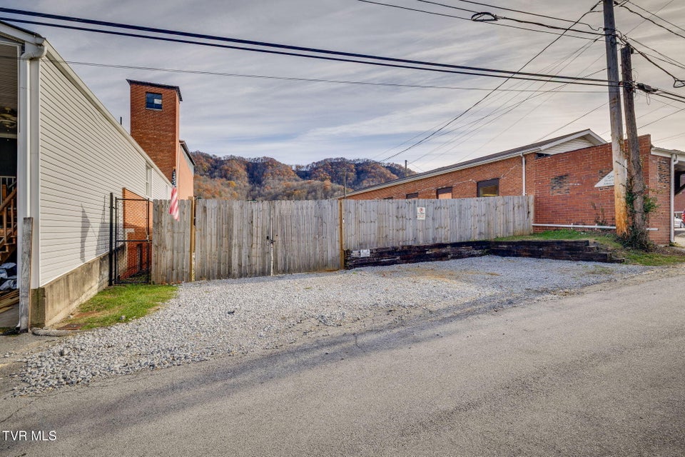 Photo #32: 132 &138 West Jackson Street