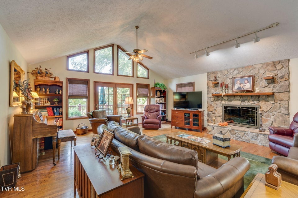 Photo #12: 137 River Road