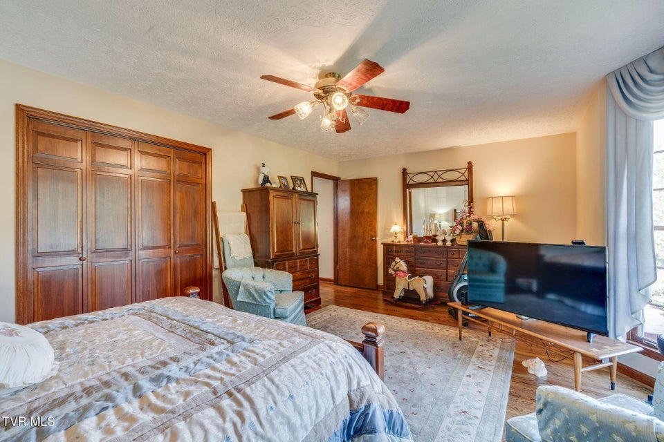 Photo #27: 137 River Road