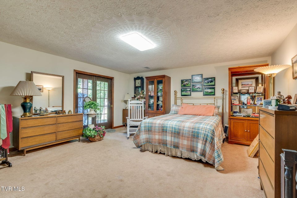 Photo #31: 137 River Road