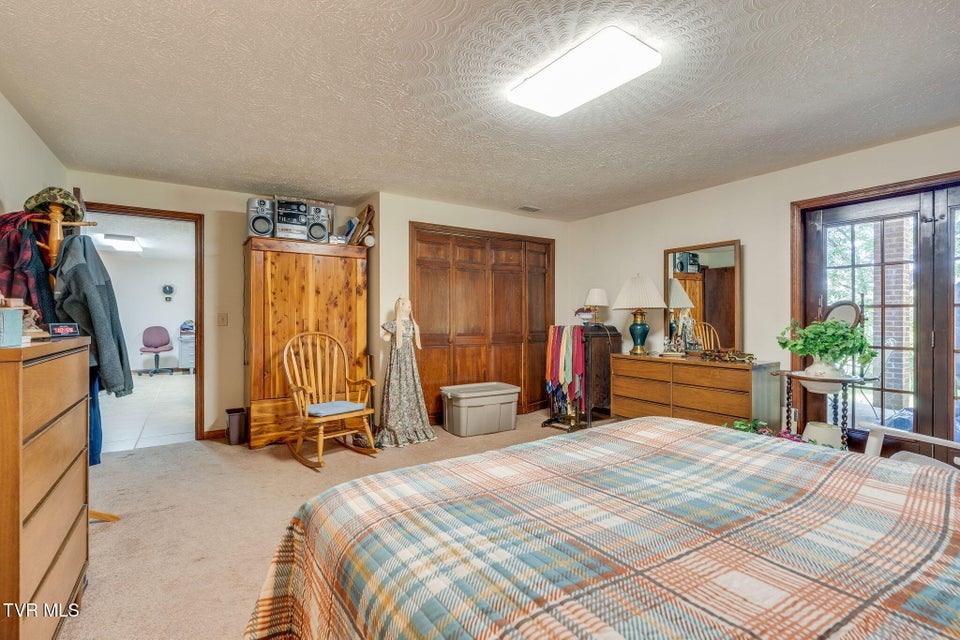 Photo #32: 137 River Road