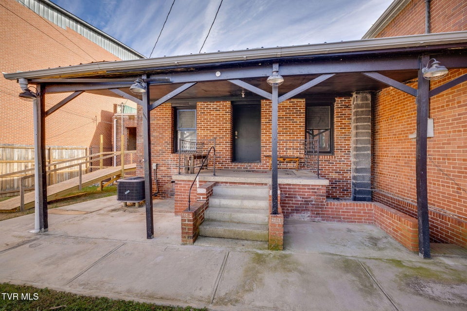 Photo #24: 138 West Jackson Street