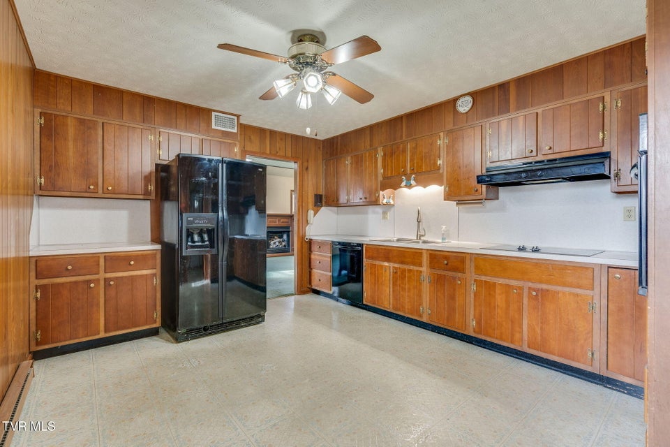 Photo #9: 321 Pitkin Drive