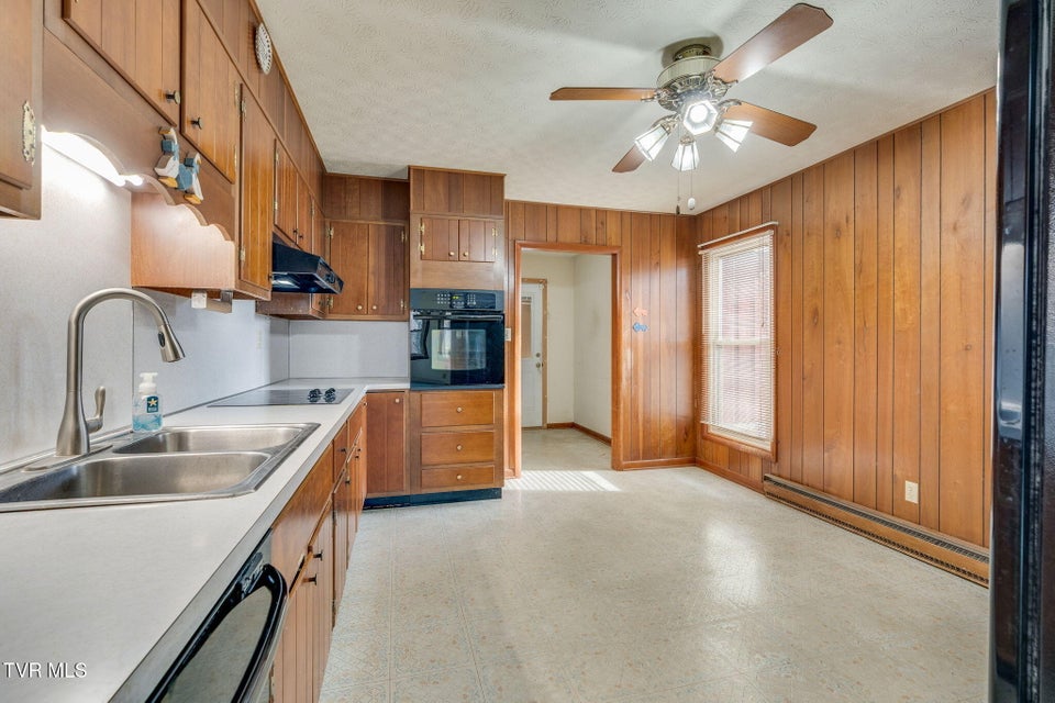 Photo #8: 321 Pitkin Drive