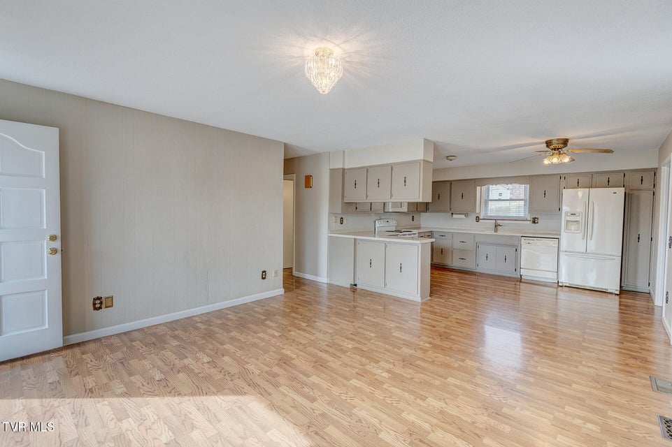 Photo #16: 280 Falcon Circle