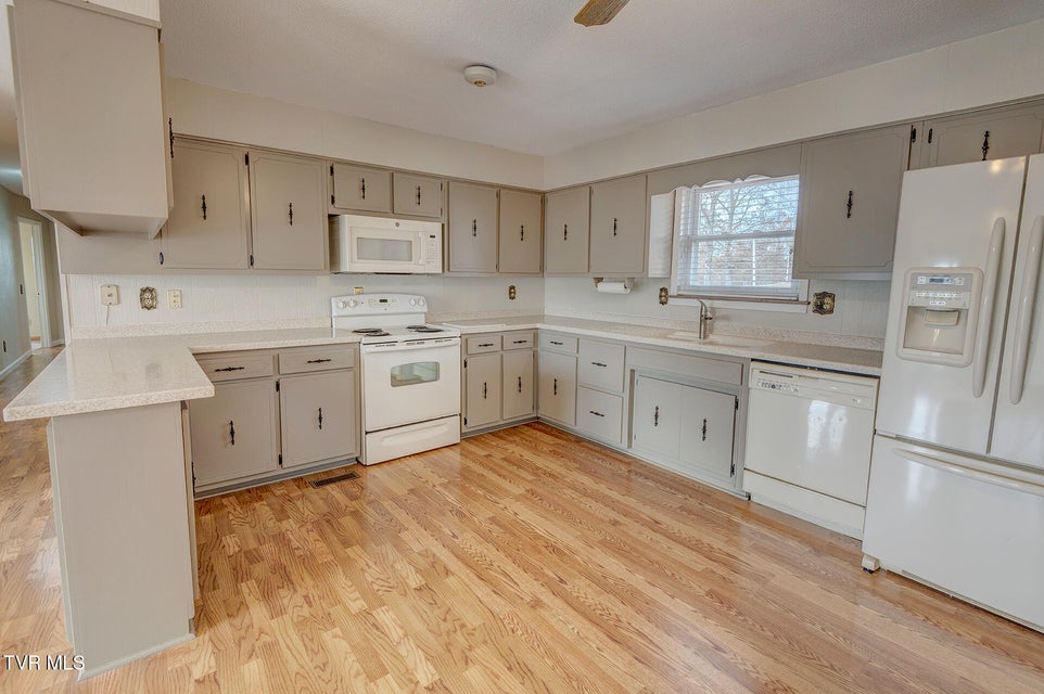 Photo #20: 280 Falcon Circle