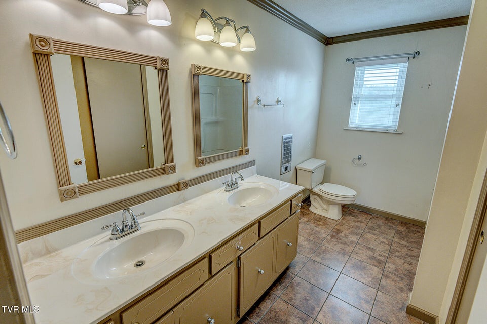 Photo #44: 280 Falcon Circle