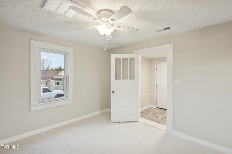 Photo #3: 204 Elizabeth Street