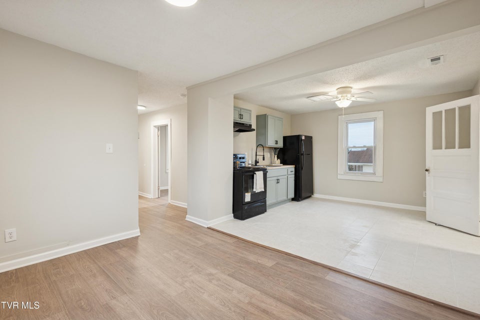 Photo #5: 204 Elizabeth Street