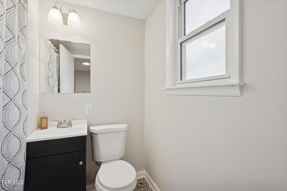 Photo #9: 204 Elizabeth Street