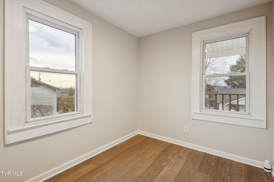 Photo #10: 204 Elizabeth Street