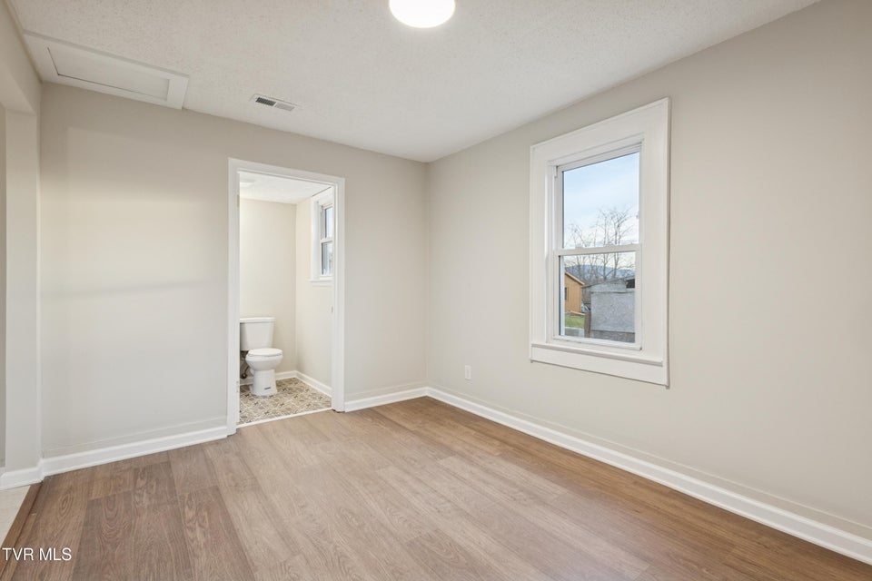 Photo #16: 204 Elizabeth Street