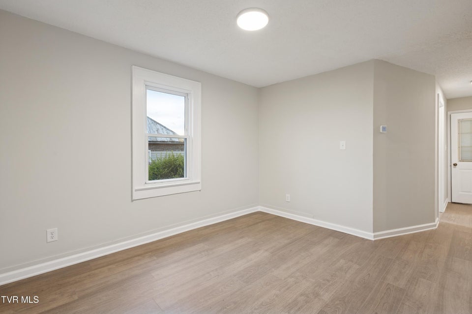 Photo #17: 204 Elizabeth Street