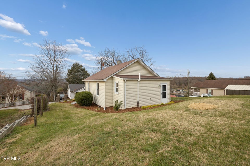 Photo #20: 204 Elizabeth Street