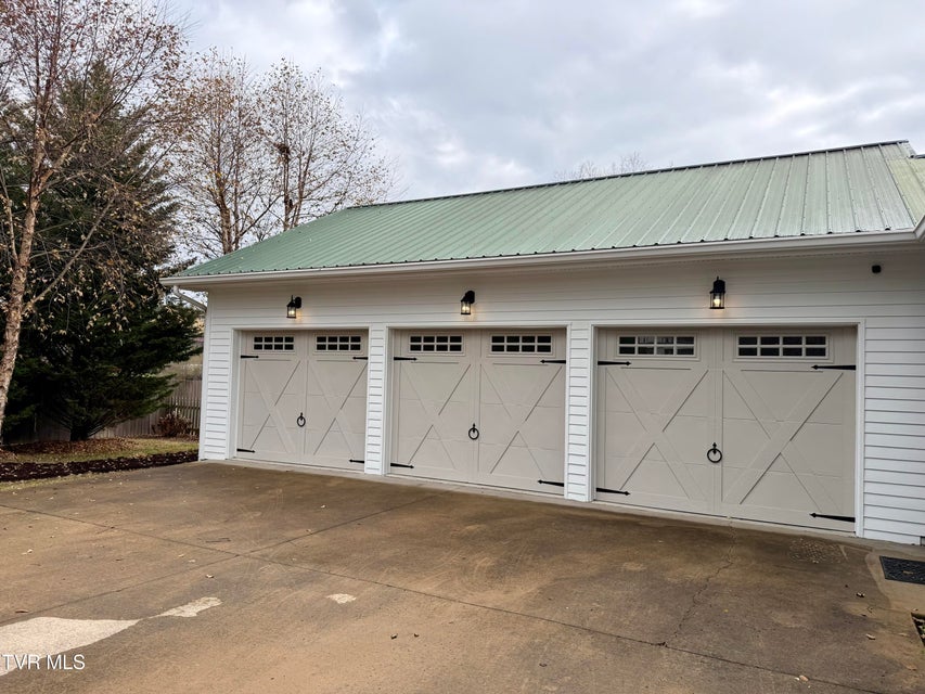 Photo #27: 208 Main Street