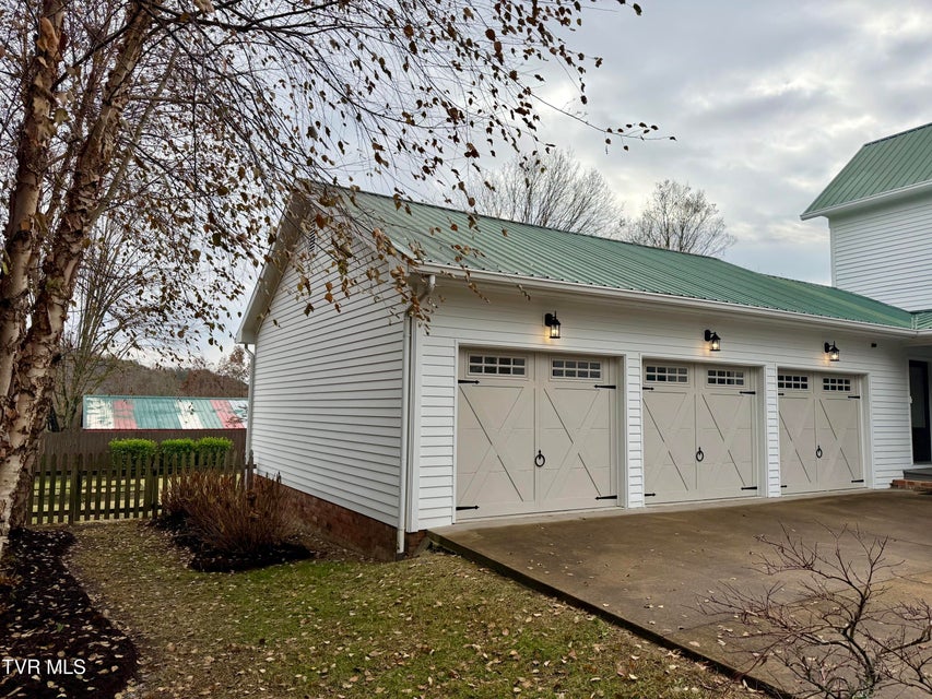 Photo #29: 208 Main Street