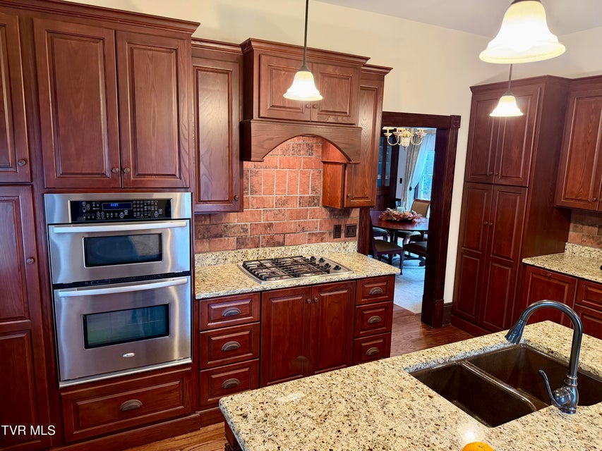 Photo #49: 208 Main Street