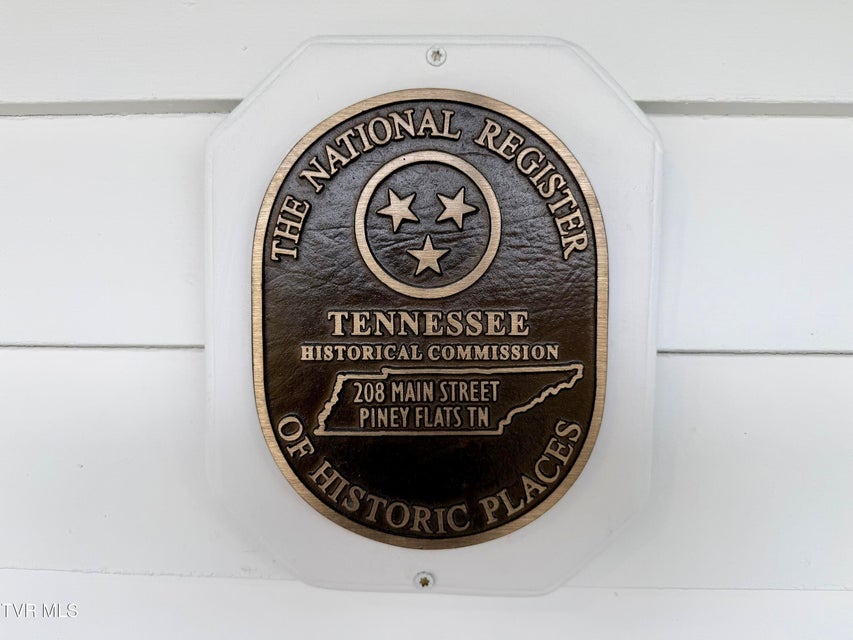 Photo #81: 208 Main Street