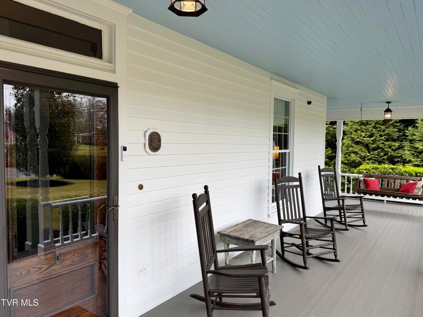 Photo #4: 208 Main Street