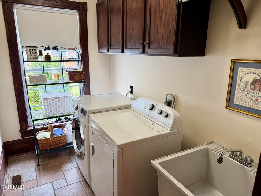 Photo #79: 208 Main Street