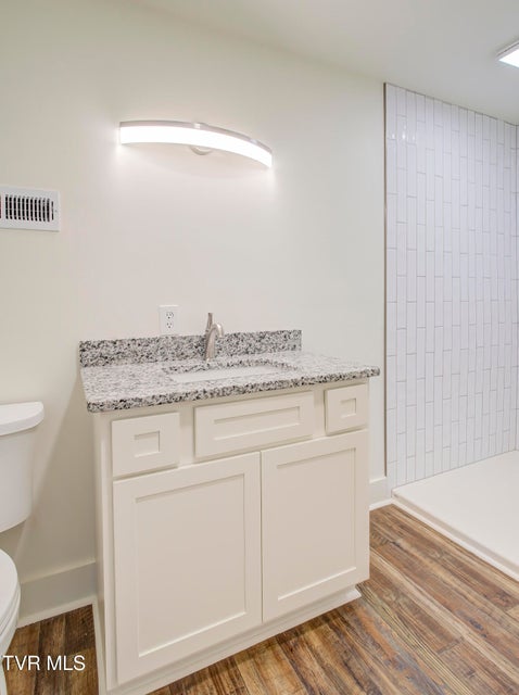 Photo #26: 408 Levelin Street