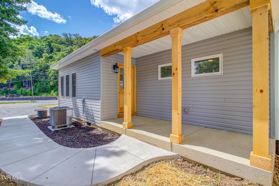 Photo #28: 408 Levelin Street