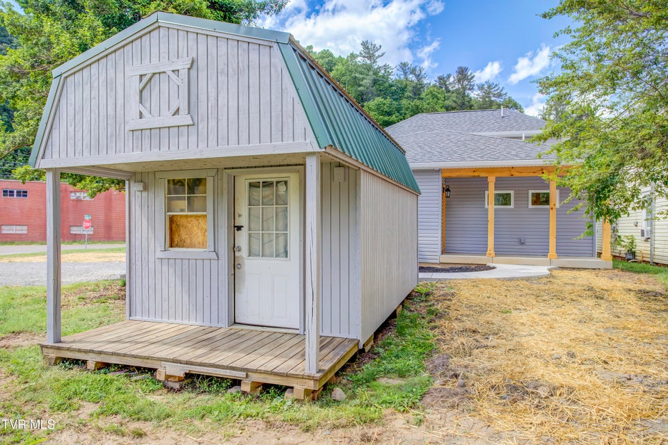 Photo #29: 408 Levelin Street