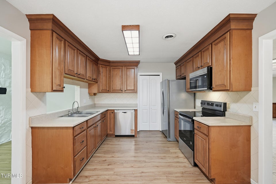 Photo #15: 8412 Courtland Road