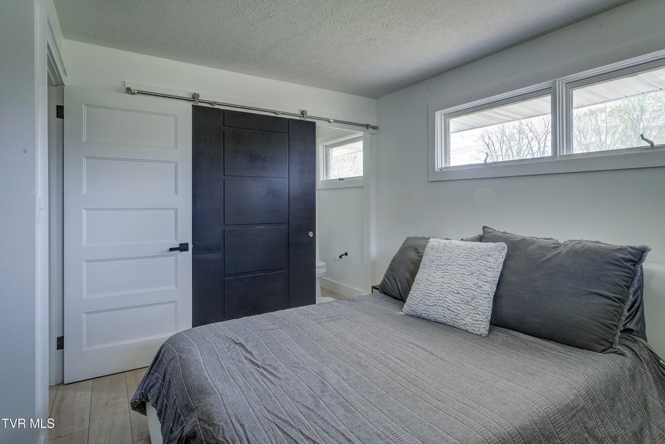 Photo #27: 616 Hammond Avenue