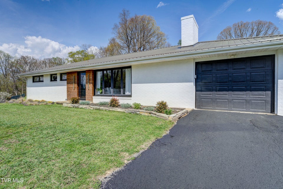 Photo #2: 616 Hammond Avenue