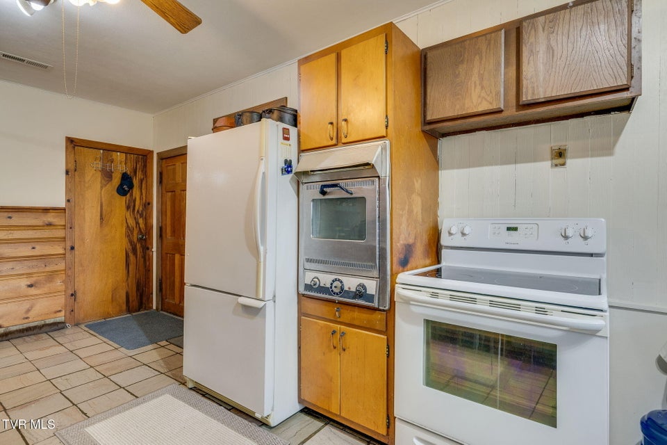 Photo #15: 214 Susong Lane