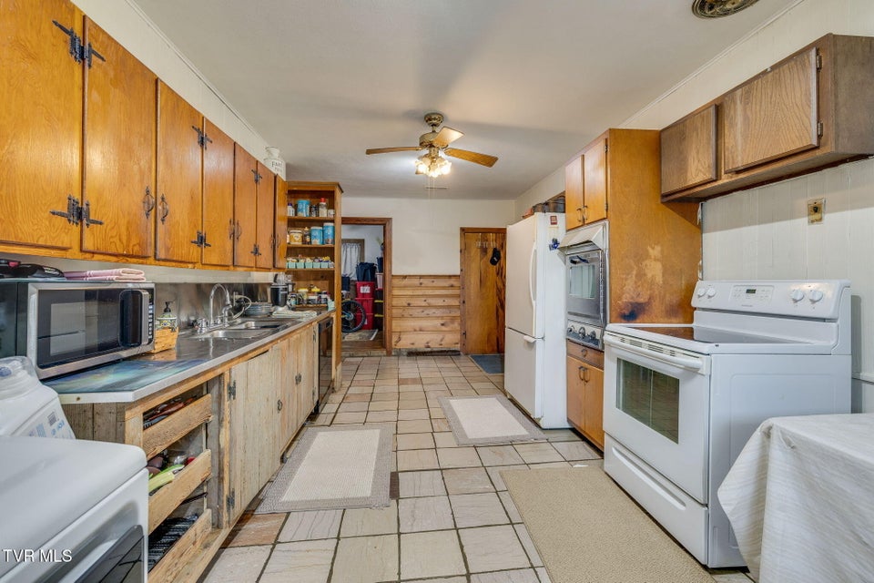 Photo #16: 214 Susong Lane