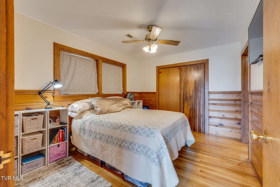 Photo #18: 214 Susong Lane