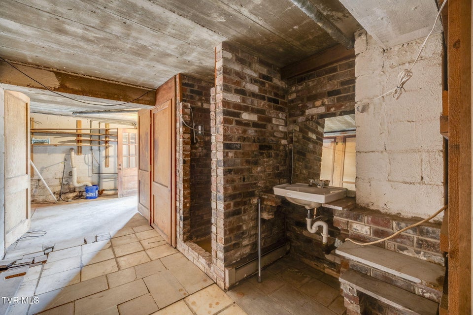 Photo #37: 214 Susong Lane