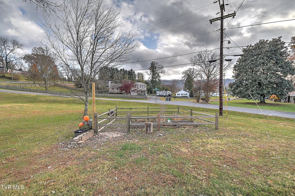 Photo #35: 2205 Pendragon Road