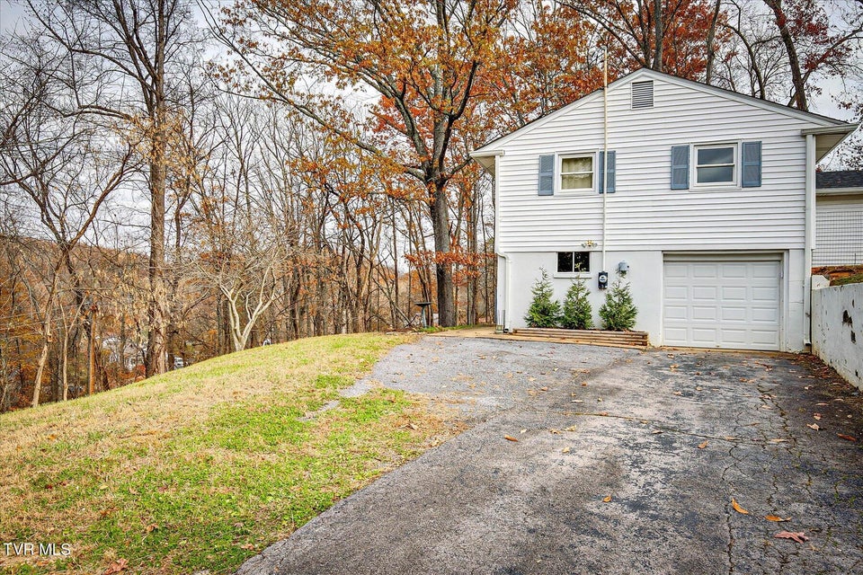 Photo #6: 917 Quillen Street