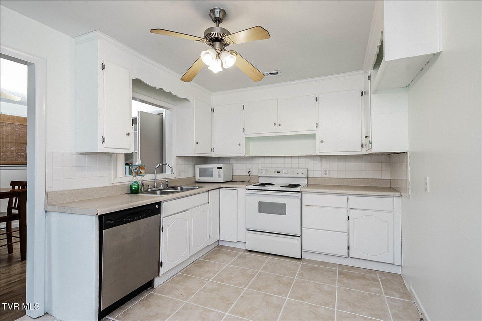 Photo #13: 917 Quillen Street