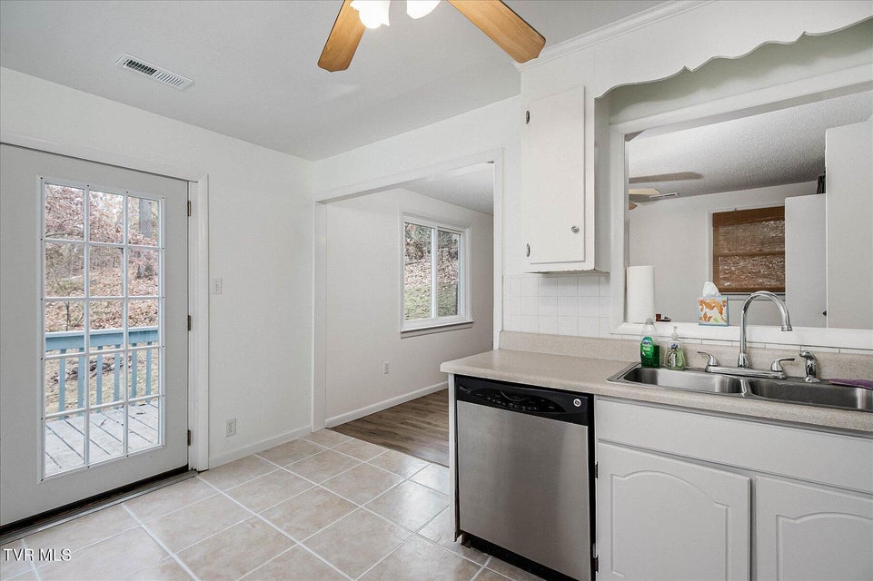 Photo #16: 917 Quillen Street