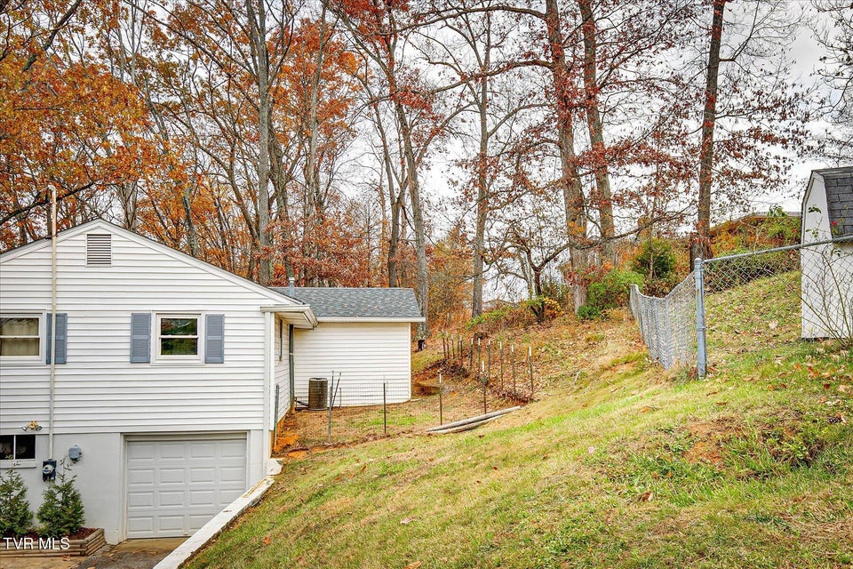 Photo #33: 917 Quillen Street