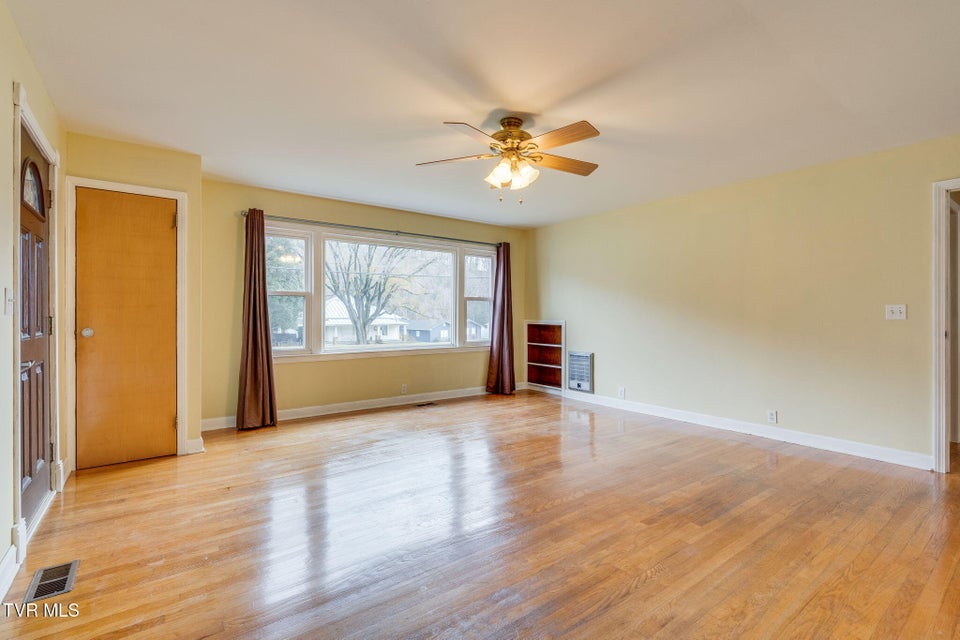 Photo #8: 1669 Highway 91 