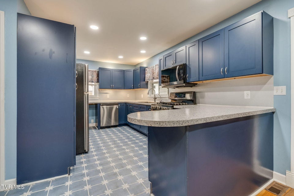 Photo #11: 1669 Highway 91 