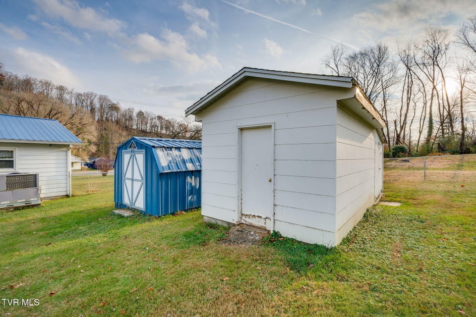 Photo #29: 1669 Highway 91 