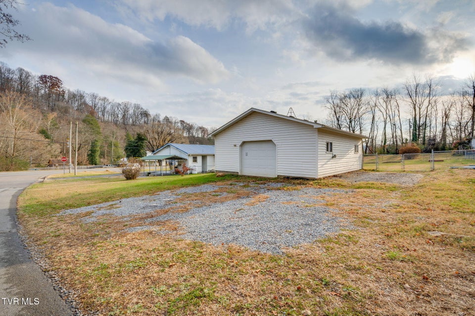 Photo #30: 1669 Highway 91 