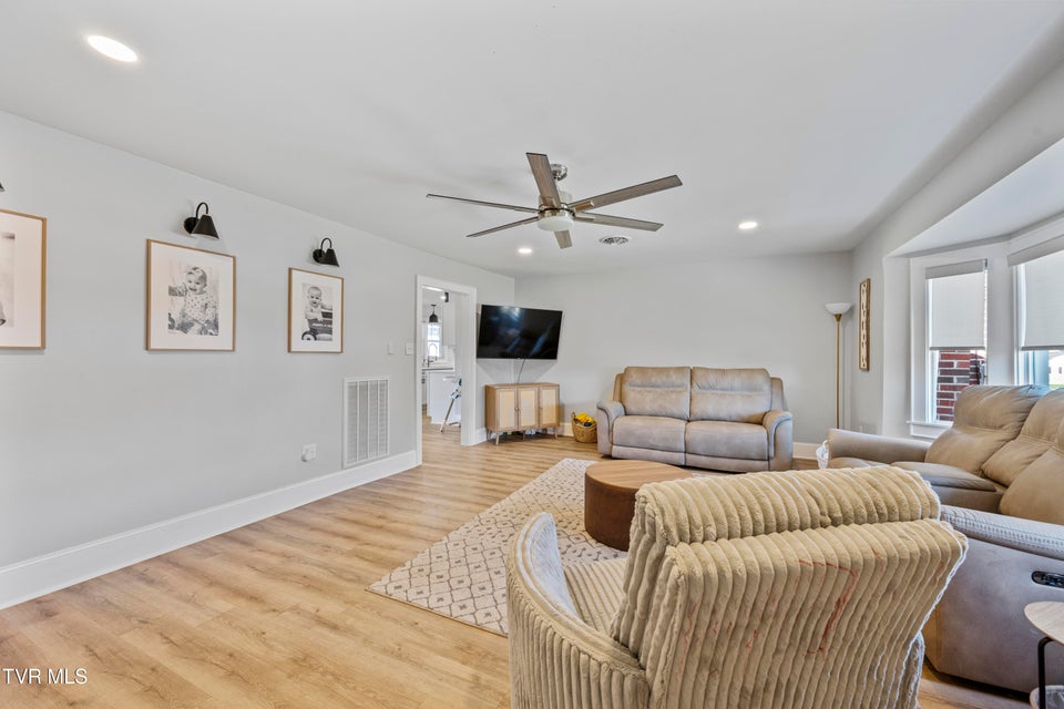 Photo #2: 1520 Tremont Avenue