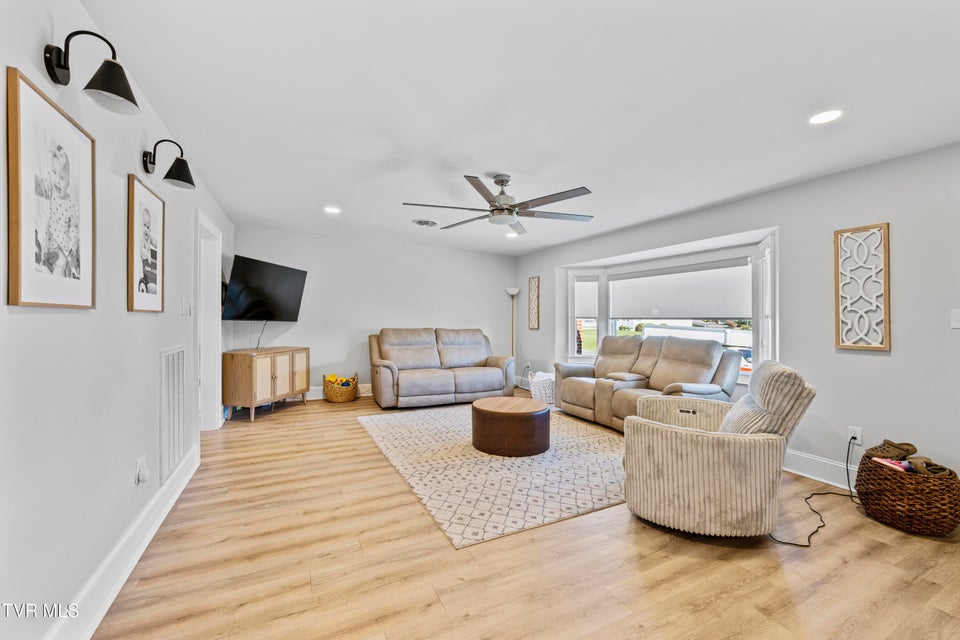 Photo #3: 1520 Tremont Avenue