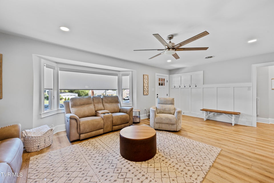 Photo #4: 1520 Tremont Avenue