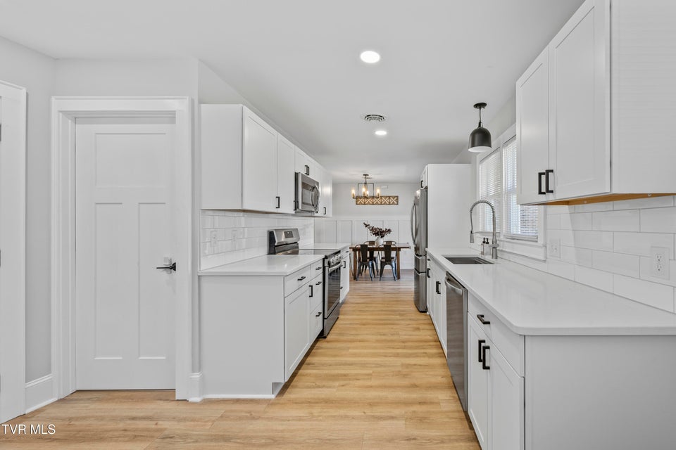 Photo #9: 1520 Tremont Avenue