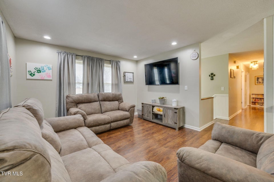 Photo #8: 3200 Buckingham Drive