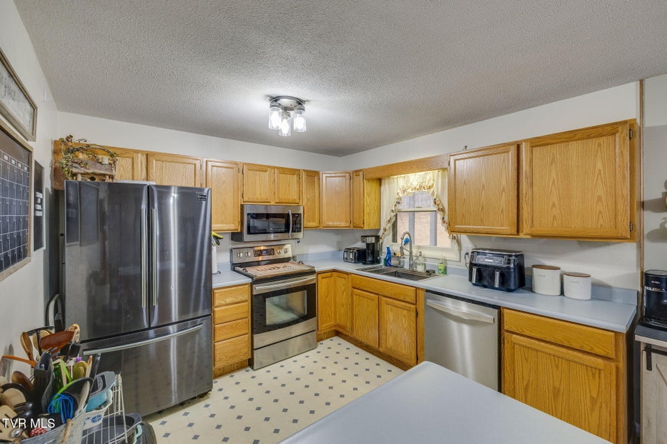 Photo #12: 3200 Buckingham Drive