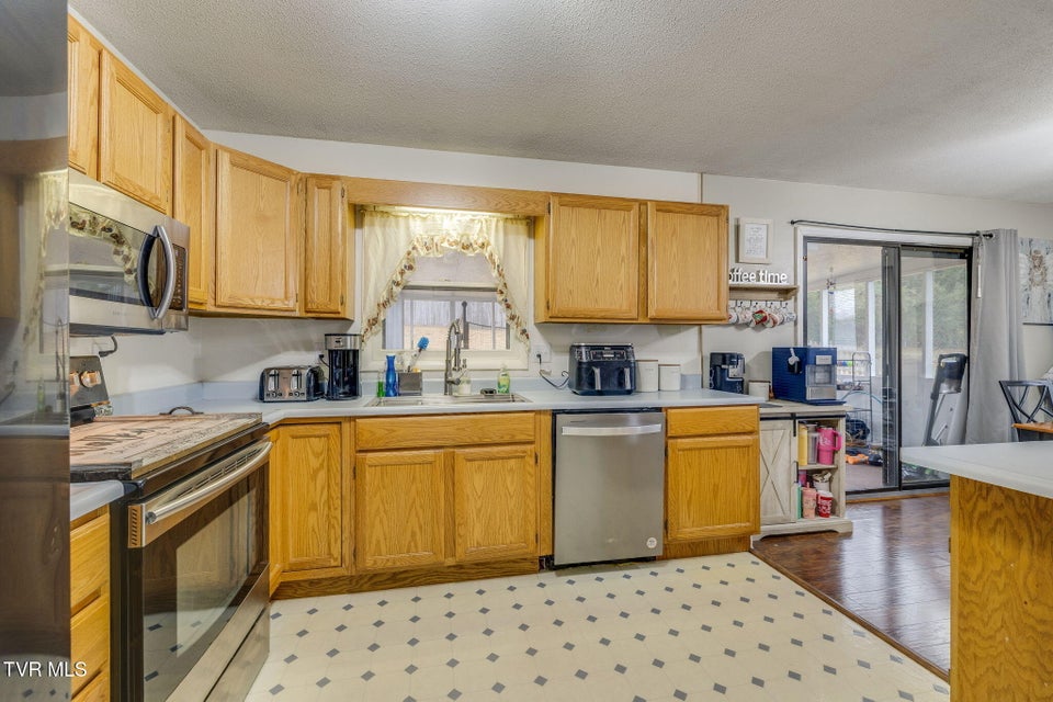 Photo #13: 3200 Buckingham Drive